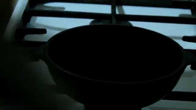 Прокаливание чугунной сковороды смотреть онлайн