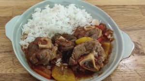 ЧИЛИНДРОН ДЕ КАРНЕРО. Баранина по-Кубински, томленая со сладким перцем, томатами и красным вином.