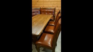 Мебель из массива дерева (сосны) под старину.
Обеденная зона для загородного дома