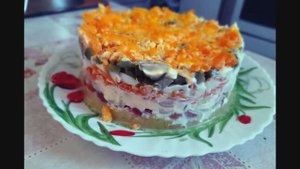 Слоеный салат с грибами