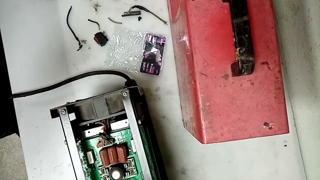 Простой ремонт сварочного инвертора калибр СВИ-185 АП, не работает вентилятор смотреть онлайн