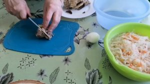 Борщ. Как сварить борщ из квашеной капусты с говяжей грудинкой. Съедается всё до капельки.