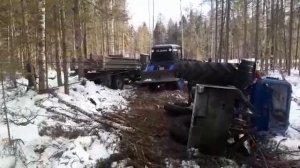 МТЗ-82 НА БОКУ.ГАЗ-66 ПОДНИМАЕТ ЛЕБЕДКОЙ.