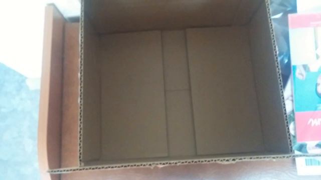 Посылка от Эйвон с бесплатными каталогами и брошюрами