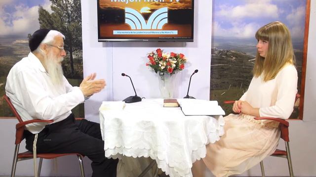 Спрашивает о кабалистическом смысле цицит и почему на женщин это не распространяется. смотреть онлайн