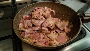 КУРИНАЯ ПЕЧЁНКА в сметане с грецкими орехами! Спец рецепт для МУЖА!!
