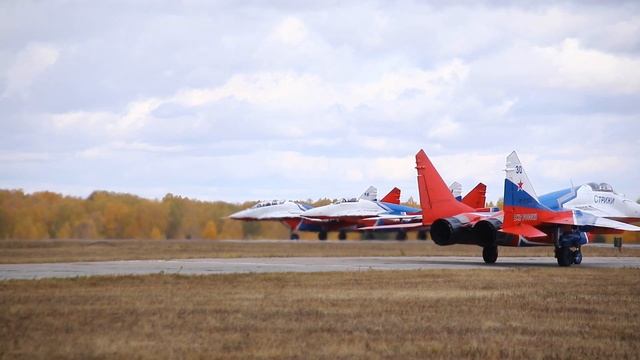 Выступление «Стрижей» - Челябинское высшее военное авиационное училище штурманов 85 лет смотреть онлайн