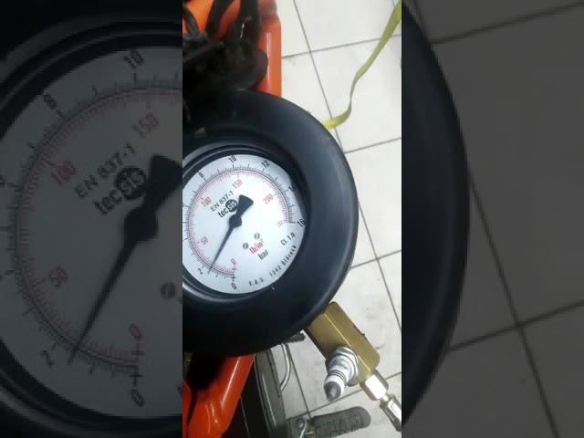 Проверка давления масла и зарядки генератора KTM690 смотреть онлайн