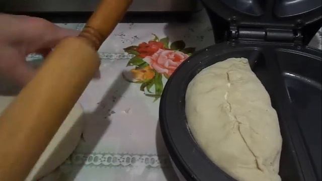 Пирожки с сырой картошкой в омлетнице. смотреть онлайн