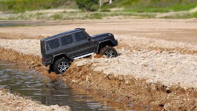 Mercedes Benz G500 4x4 on river side, RC, Traxxas TRX4 트랙사스, 지바겐, 강가 смотреть онлайн