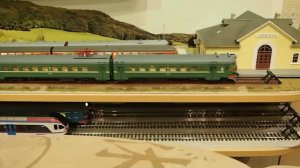 Модель электропоезда ЭР2-915 со звуковым декодером под управлением ТК