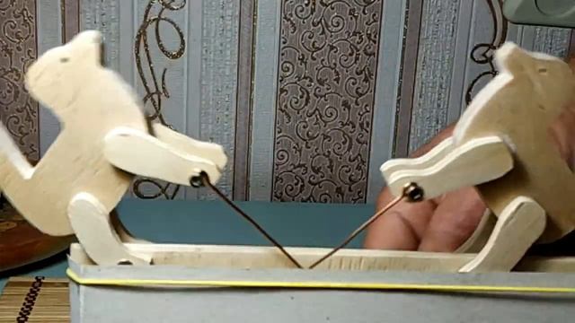 Резьба по дереву. Механическая поделка Две собачки. Анонс