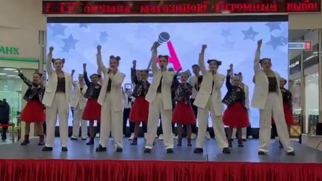 Детский эстрадный хор школы эстрады «Авансцена» - «Нас не догонят» смотреть онлайн