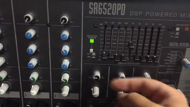 Fender power amp and Kustom speakers смотреть онлайн