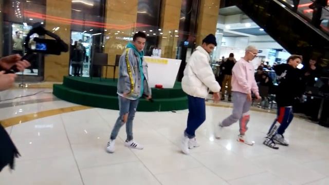 DSIDE BAND - Девочка космос (DSIDE BAND поют в живую)дисайд бенд читает свой новый рэп смотреть онлайн