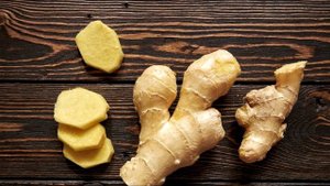 Отекают ноги – что делать, 10 продуктов, которые выведут лишнюю воду при отеках