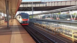 МЦД-1 МЦК Железнодорожная платформа Окружная прибывает поезд ЭП2д и отправление Ласточки