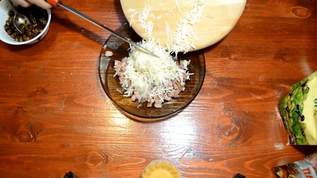 ТАРТАЛЕТКИ С КОПЧЁНОЙ КУРИЦЕЙ И ГРИБАМИ. Быстрая и оригинальная закуска.