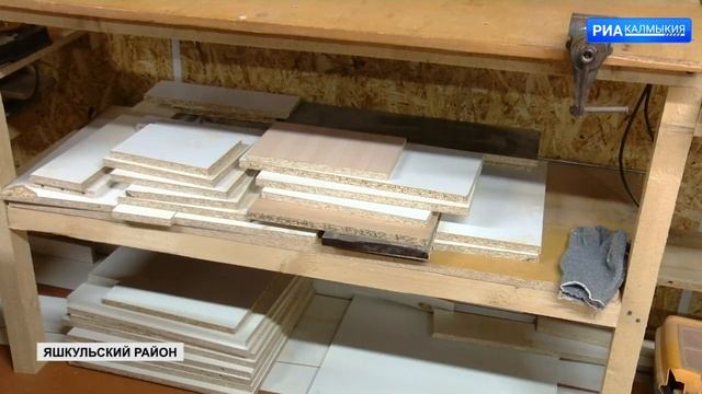 Житель поселка Яшкуль благодаря соцконтракту обустроил мастерскую смотреть онлайн