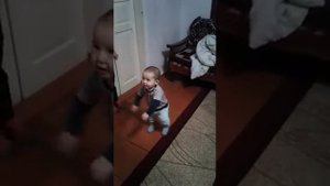 Малыш танцует Нурик