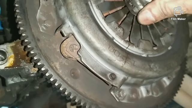 ваз 2109 88 г.в.Замена выжимного подшипника сцепления.