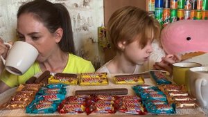 МУКБАНГ ТВИКС/ШОКОЛАД/ПЕЧЕНЬЕ/КОНФЕТЫ/ИГРАЕМ В ИГРУ/MUKBANG TWIX