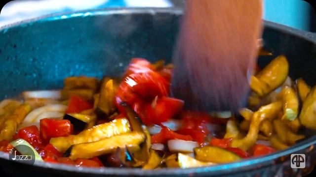 Шеф-повар "Одессы" поделился секретами приготовления цимеса смотреть онлайн