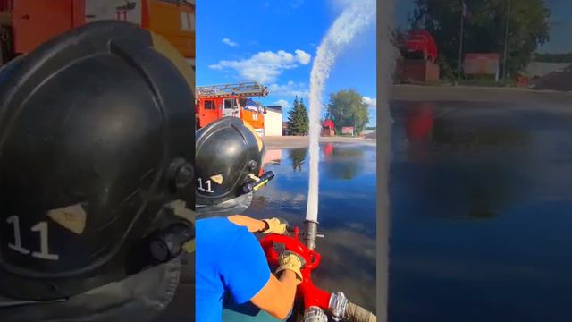 Жара и лафетный ствол. #пожарные #firefighter #мчс #пожарнаямашина #ствол #вода #жара