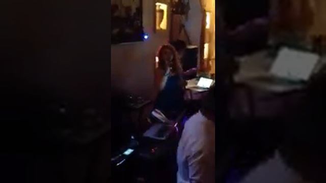 Анна Воскресенская , ведущая певица