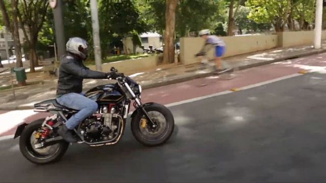 Corona Custom CB 1300 SF смотреть онлайн