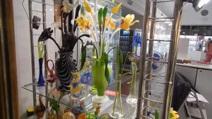 Цветы из стекла витрина универмага Гостинный Двор