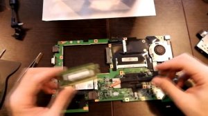 Нетбук Lenovo IdeaPad S12. Разобрать и заменить шлейф матрицы.