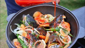 Очень вкусное блюдо из голов сёмги и овощей, приготовленное в казане на костре. Рецепт от Жоржа!