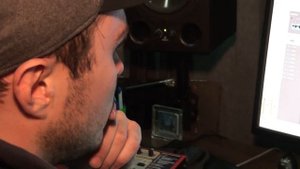 ПЕСНЯ ПРО МАМУ. ДОЧКА ПОЕТ ПЕСНЮ "МАМИНЫ РУКИ". ДО СЛЁЗ!