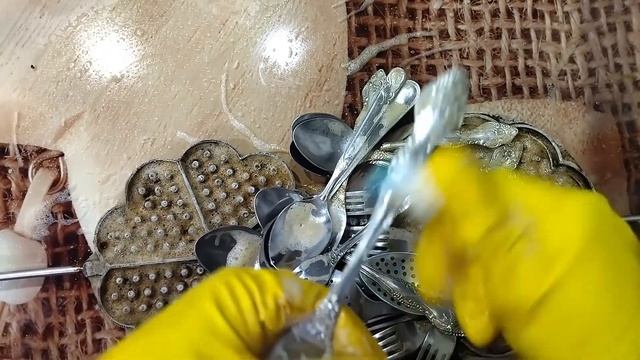 ЧЕМ ОТМЫТЬ ЖИР И НАГАР С ПОСУДЫ? ОЧИСТИЛА ТЕРКУ, ФОРМУ ДЛЯ ПЕЧЕНЬЯ И СТОЛОВЫЕ ПРИБОРЫ!!! смотреть онлайн