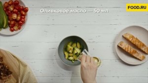 Салат с лососем и нежным крем-соусом из авокадо | Рецепты Food.ru