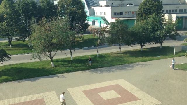 Девочка орудует тяпкой смотреть онлайн