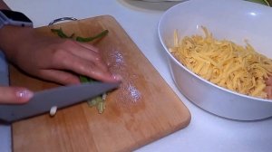 Рубленные куриные котлеты с сыром и зелёным луком