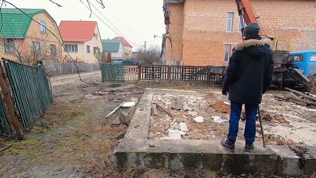 Дача. Вывозим строительные плиты! Расчищаем участок! смотреть онлайн