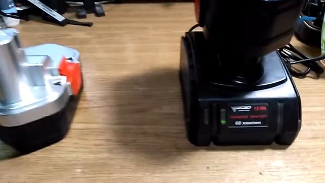 Зарядка штатного аккумулятора Forte и Hammer ACD182