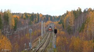 "Подмигнул" ТЭП70-0535 с пригородным поездом Екатеринбург - Егоршино