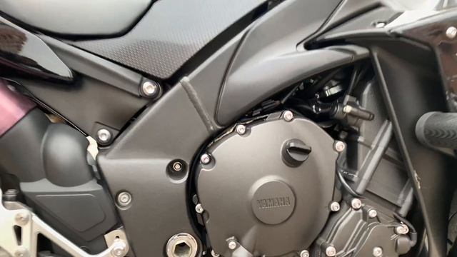 Злая Бешеная YAMAHA R-1 Cross-plane 2011 смотреть онлайн