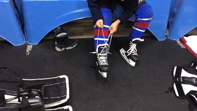 Как одевать хоккейную форму,шнуровка коньков,гамаши,щитки смотреть онлайн