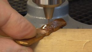 Сверлят медь, латунь, алюминий, сталь, а сверло 0.5 мм на мини сверлильном станке.