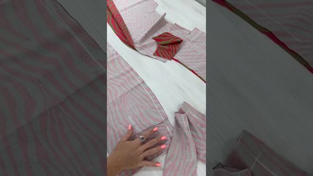 Стильный комплект с оригинальными рукавами✂️