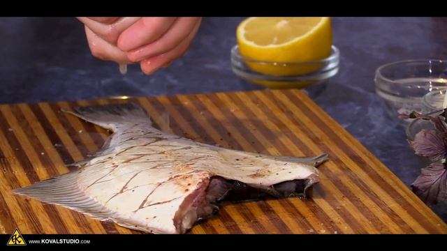Камбала запеченная в духовке, черноморская рыба с маринадом, простой рецепт без снятия кожи смотреть онлайн