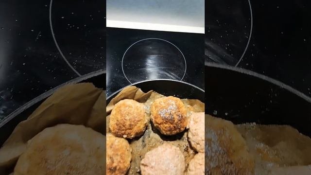 Проверяю лайфхак ,жарю котлеты на пергаменте.Новый способ жарить котлеты)checking The Life Hack
