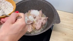 Кролик тушеный с рисом. Простой рецепт, а получается очень вкусно.