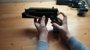 Пистолет из LEGO, который стреляет.