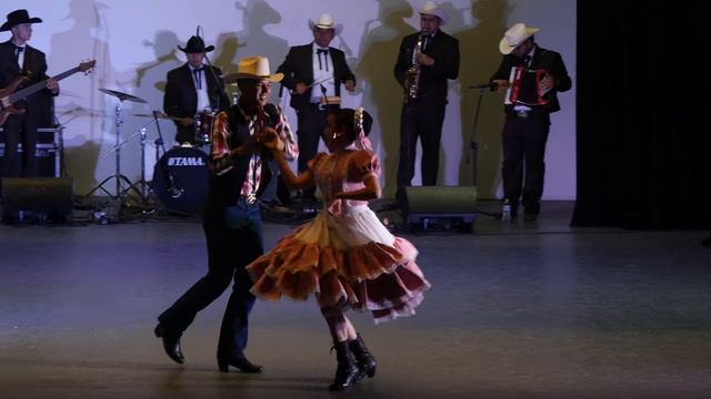 Финал в стиле чихуахуа в горошек - Молодежная категория4  #upskirt#костюмированный #латино #танец
